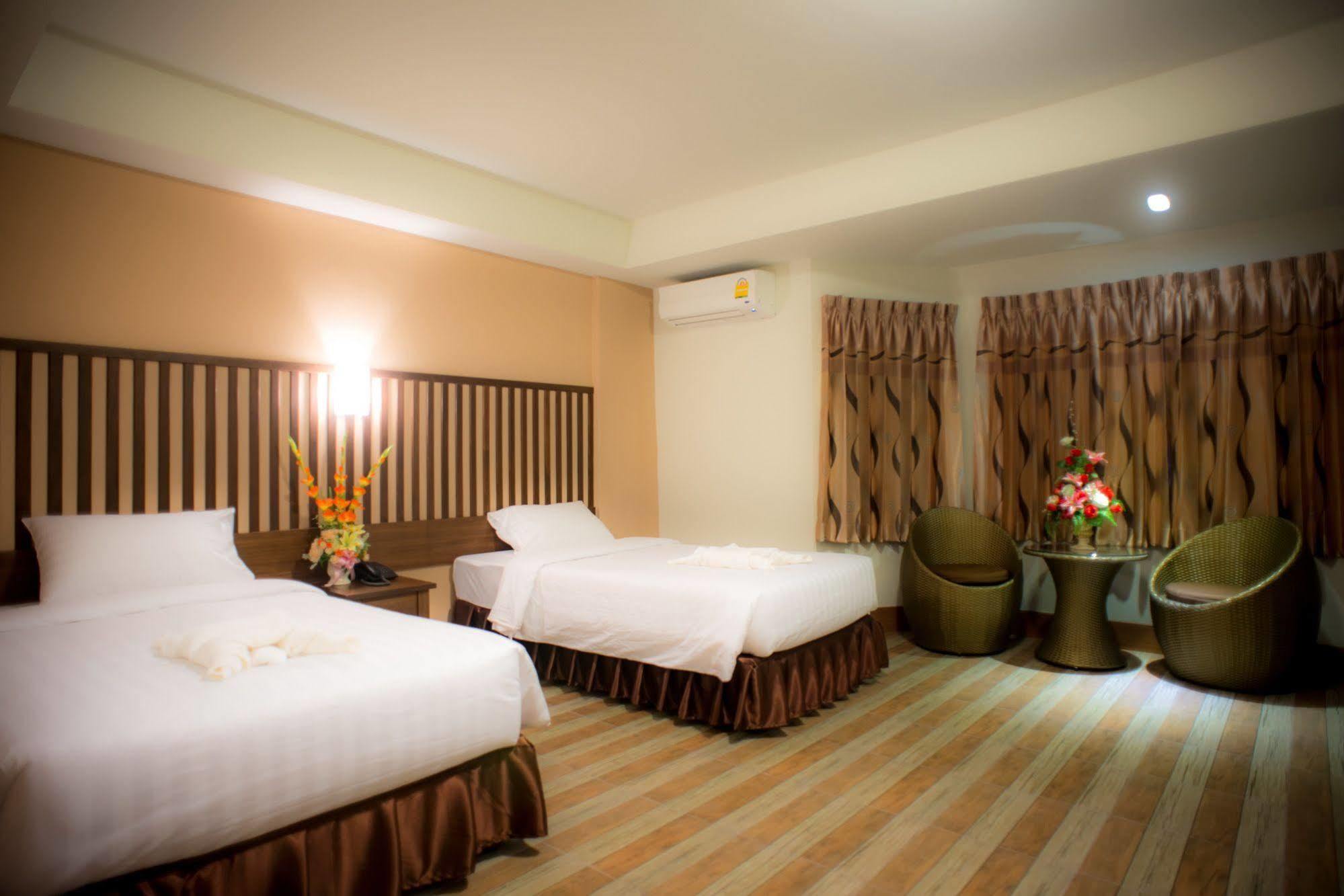 Oyo 120 Ja Siam City Near Bangkok Hospital Патая Екстериор снимка